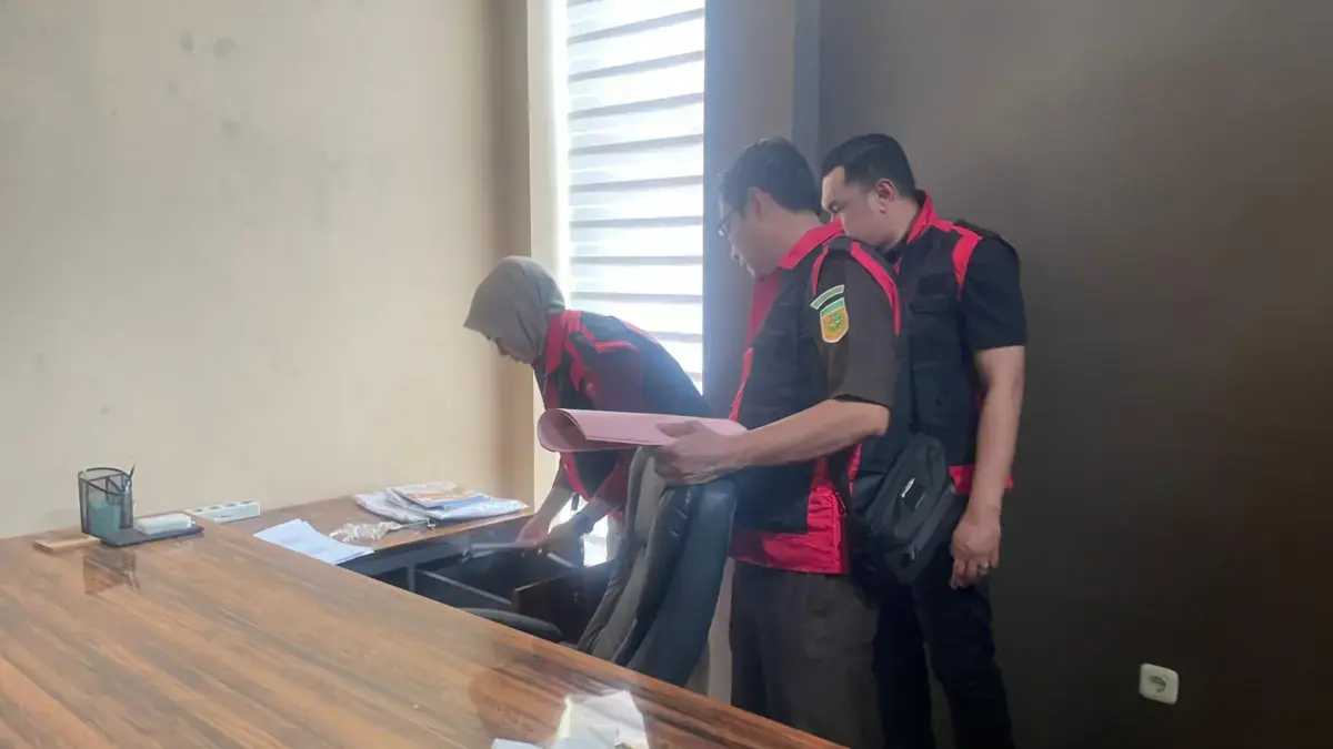 Kasus Dugaan Penipuan oleh PT BDS, DPRD Kabupaten Bandung Didesak Bentuk Pansus Ilustrasi Kasus PT BDS: Kejari Kabupaten Bandung menggeledah kantor PT Bandung Daya Sentosa (BDS), sebuah Bada