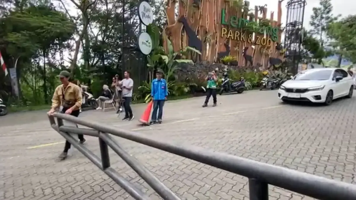 Pengelola masih menutup sementara kawasan Lembang Park and Zoo. Jumat (29/8). Dok Jabar Ekspres/Suwitno
