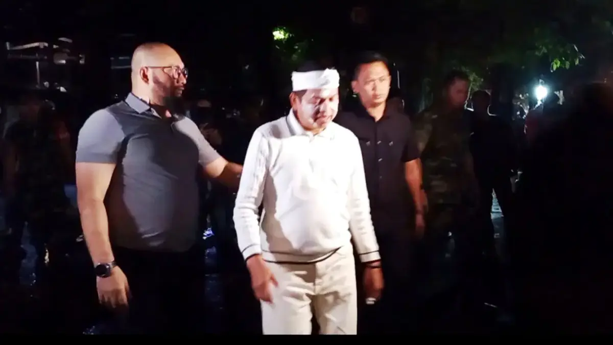 Sempat Diteriaki "Pengalihan Isu", Dedi Mulyadi Temui Massa Aksi di Depan Gedung DPRD Jabar Gubernur Jabar Dedi Mulyadi saat menemui masa demo. (son)