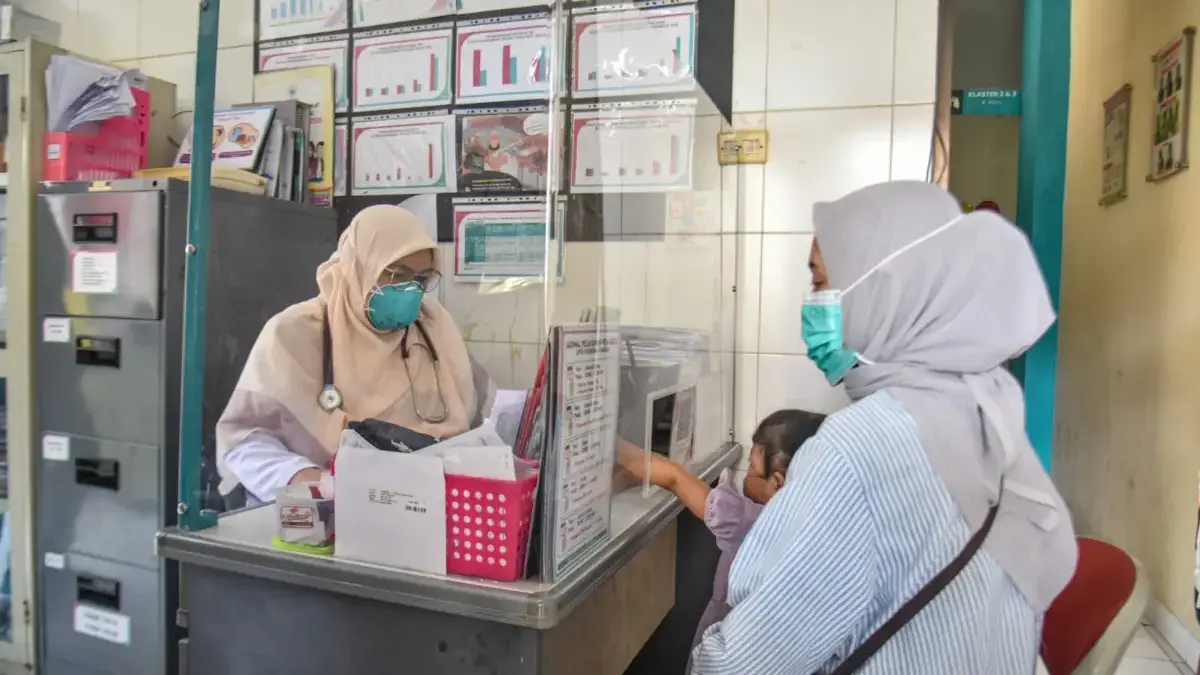 Dinkes Kabupaten Bandung Pastikan Tidak Ada Tunggakan BPJS Kesehatan, Hanya Tagihan Berjalan Ilustrasi pelayanan kesehatan di puskesmas. Foto: Dimas Rachmatsyah / Jabar Ekspres