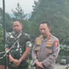 Dari kiri Panglima TNI Jenderal Agus Subiyanto bersama Kapolri Jenderal Listyo Sigit Prabowo saat memberikan k