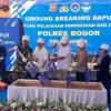 Pemkab Bogor dengan jajaran bersama Kodim 0621, dan Polres Bogor saat melakukan groundbreaking dapur SPPG di S