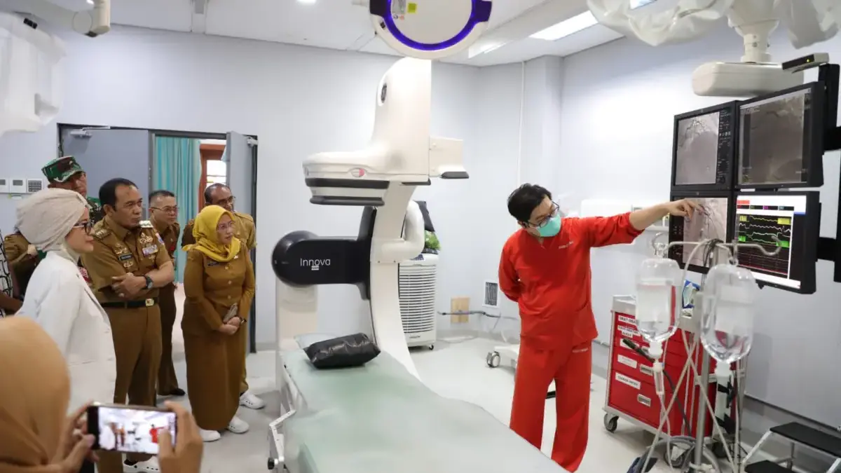 Cimahi Bangun Gedung UPDRS RSUD Cibabat, Target Rampung 5 Bulan dengan Anggaran Rp5 M Wali Kota Cimahi, Ngatiyana saat Meninjau Fasilitas UPDRS Cibabat usai Peletakan Batu Pertama (mong)