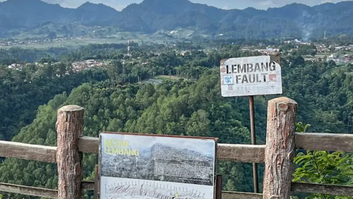 Peta lokasi Sesar Lembang di Kawasan Wisata Tebing Keraton di Ciburial, Kabupaten Bandung, belum lama ini. Fot