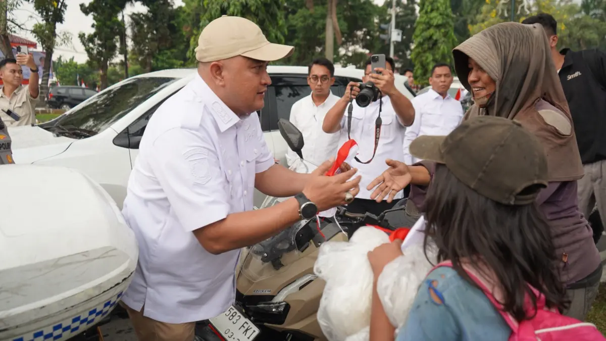 Ajak Warga Kibarkan Merah Putih, Bupati Bogor: Benteng Terakhir adalah Persatuan! Bupati Bogor Ajak Warga Kibarkan Merah Putih / Sandika Fadilah