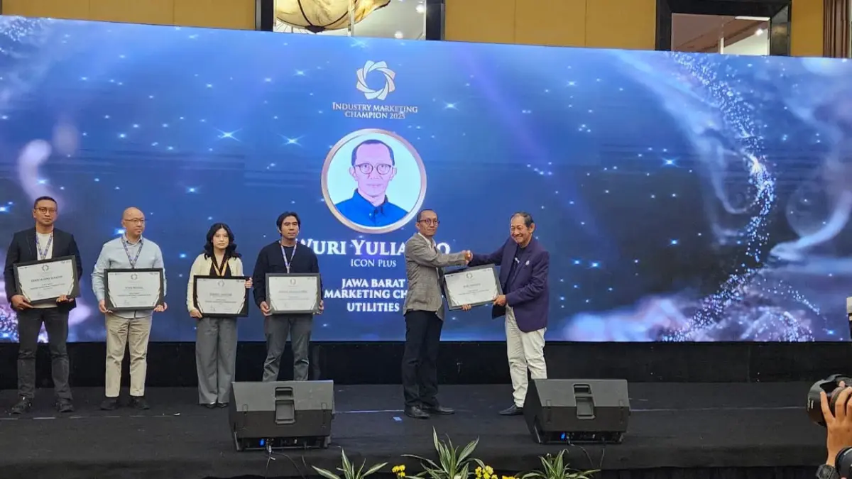 PLN Icon Plus Jawa Barat Raih Penghargaan Industry Marketing Champion 2025 Sektor Utilities PLN Icon Plus Jawa Barat Raih Penghargaan Industry Marketing Champion 2025 Sektor Utilities*
