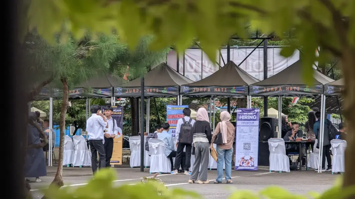 Polres Banjar Tawarkan 300 Lowongan Kerja dalam Job Fair 2025 Para pencari kerja mengikuti Job Fair 2025 yang diselenggarakan oleh Polres Banjar dalam rangka memperingati H