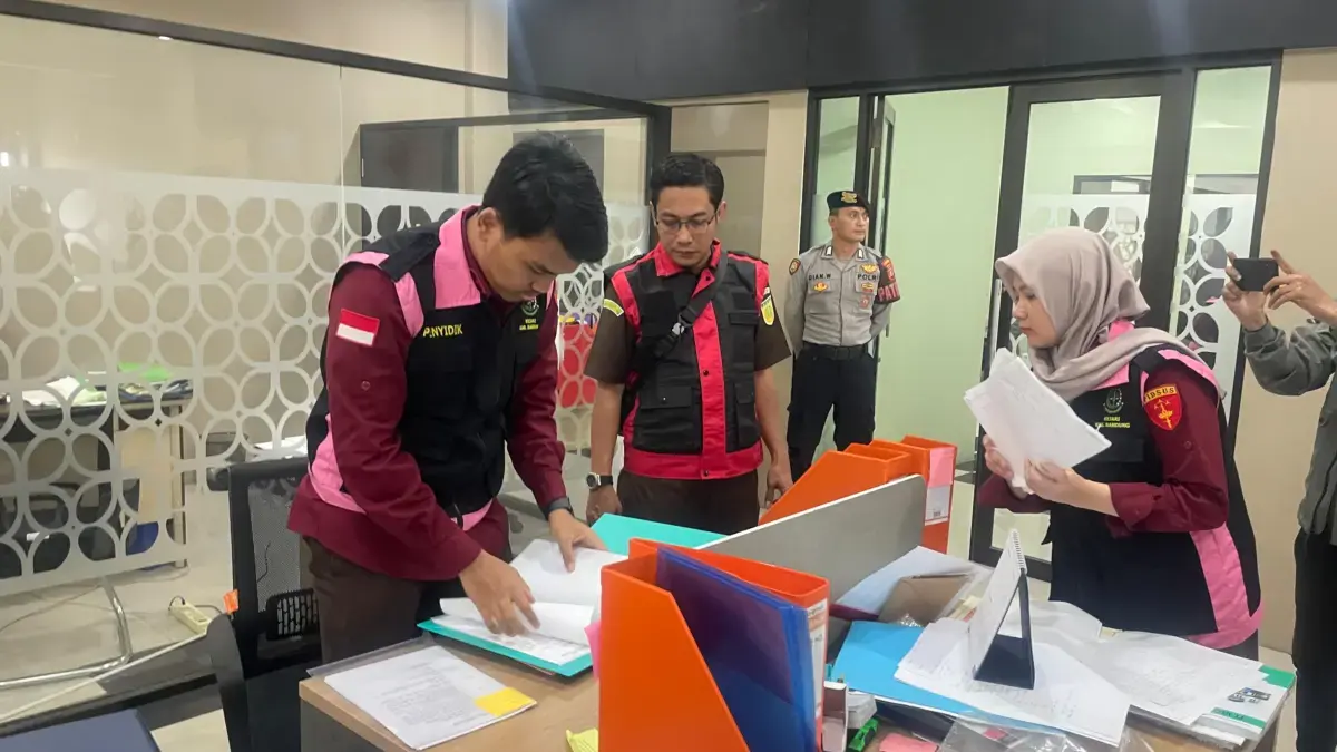 Kantor PT BDS Digeledah Kejari, Pemkab Bandung Harap Proses Hukum Cepat Tuntas Kantor PT BDS Digeledah Kejari, Pemkab Bandung Harap Proses Hukum Cepat Tuntas