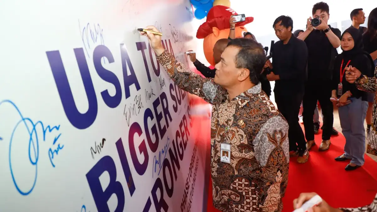 Peresmian PT SEG Buktikan Industri Hijau di Jateng Terus Tumbuh Gubernur Jawa Tengah Ahmad Luthfi didampingi Bupati Batang Fais Kurniawan saat peresmian PT SEG di Batang