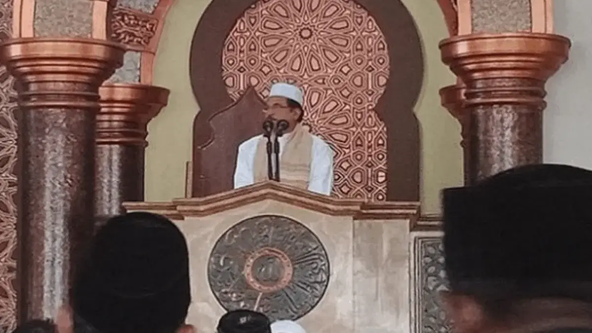 Khutbah Jumat 29 Agustus 2025: Membangun Rumah Tangga Kokoh dengan Menjauhi Perselingkuhan Khutbah Jumat 29 Agustus 2025: Membangun Rumah Tangga Kokoh dengan Menjauhi Perselingkuhan