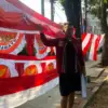 Jelang HUT RI ke-80, Pedagang Bendera Merah Putih di Cibinong Keluhkan Sepinya Pembeli 