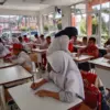Cerita Kinanti, Gadis Kecil dari Leuwigajah yang Belajar Mandiri di SRMP 8 Cimahi