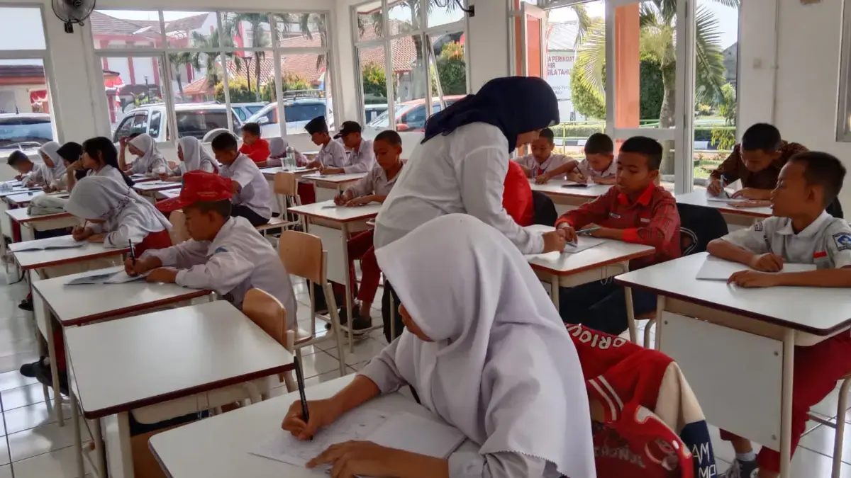 Cerita Kinanti, Gadis Kecil dari Leuwigajah yang Belajar Mandiri di SRMP 8 Cimahi Cerita Kinanti, Gadis Kecil dari Leuwigajah yang Belajar Mandiri di SRMP 8 Cimahi