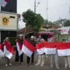 Ajak Masyarakat Semarakkan HUT ke-80 RI, Diskominfo Kabupaten Bogor Galakkan Pembagian Bendera Merah Putih 