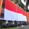 Bupati Bogor Pimpin Pengibaran Sang Saka Merah Putih di Dinding Stadion Pakansari