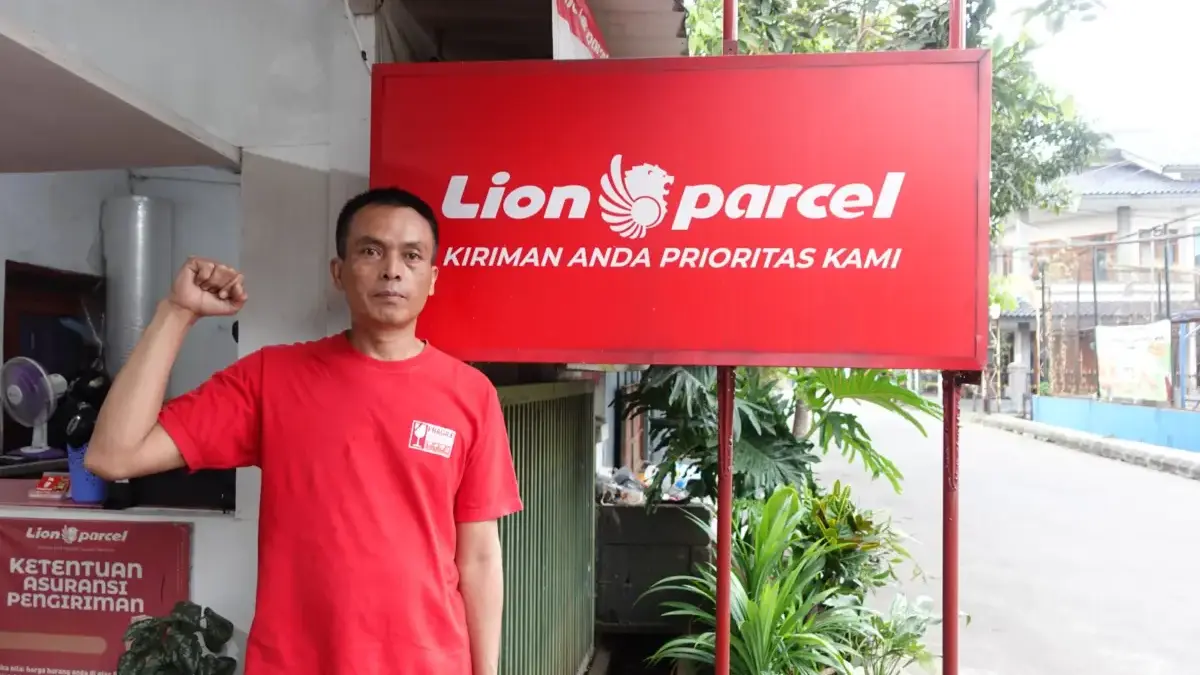 Agus Saloko, mitra agen Lion Parcel di Bandung.