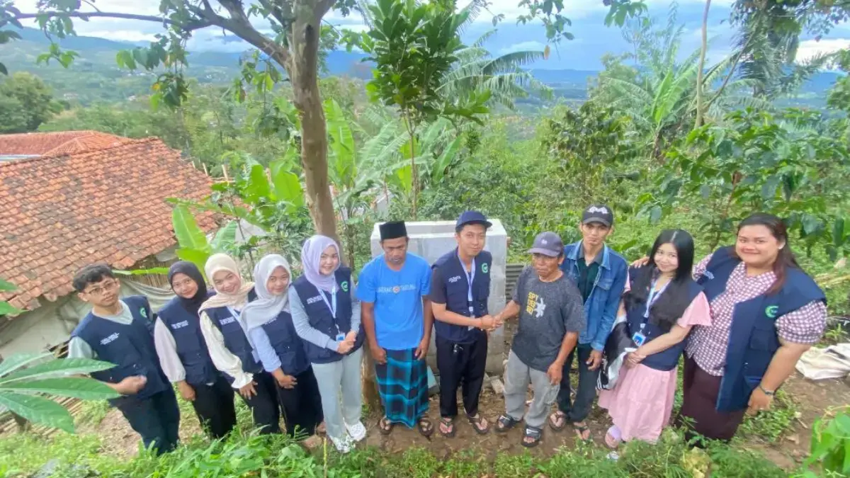 Inovasi KKN Kelompok 19 Bhakti Kencana University: TPS Minim Asap Ramah Lingkungan. (foto: erick)