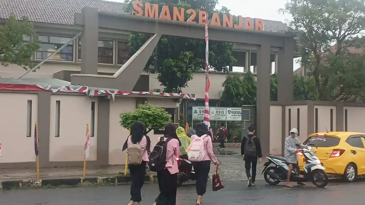 Siswa di Banjar Masih Dibebani Pembelian Seragam Sekolah Siswa di Banjar Masih Dibebani Pembelian Seragam Sekolah