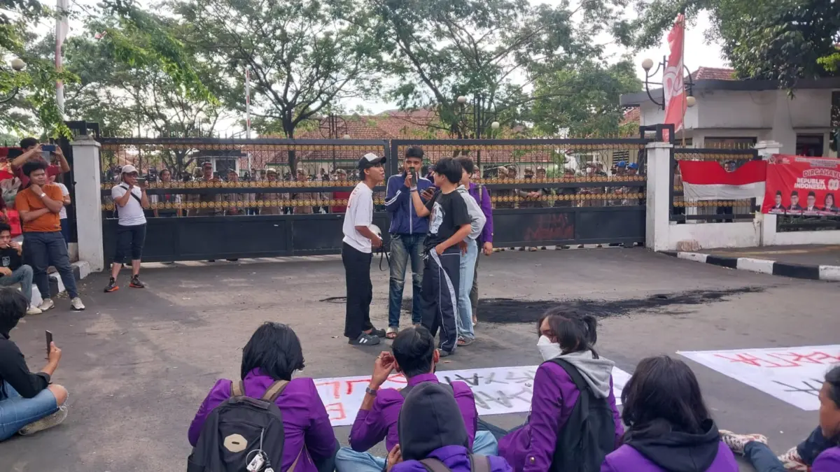 Remaja 15 Tahun Berani Berorasi di Tengah Aksi DPRD Kota Bogor