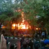 Jadi Sasaran Empuk, Aset MPR RI di Depan Gedung DPRD Jabar Dibakar Oknum Massa! 