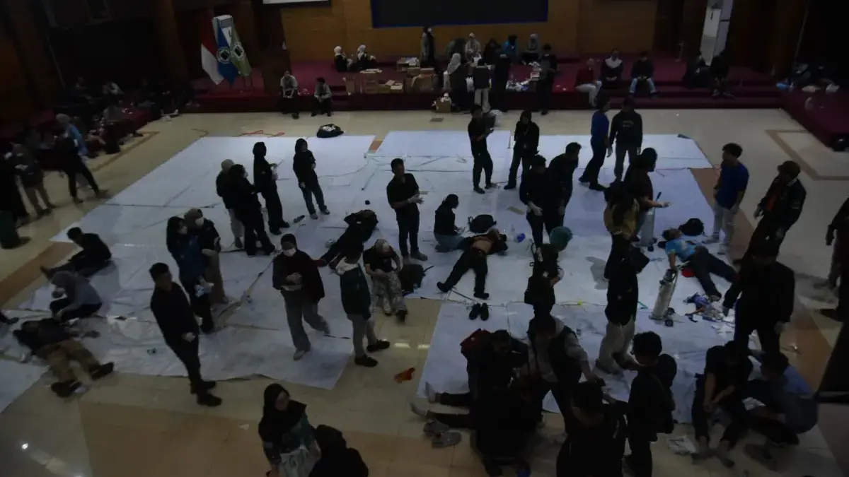 Demo Ojol di Bandung, 201 Orang Jadi Korban Gas Air Mata Demo Ojol di Bandung, 201 Orang Jadi Korban Gas Air Mata