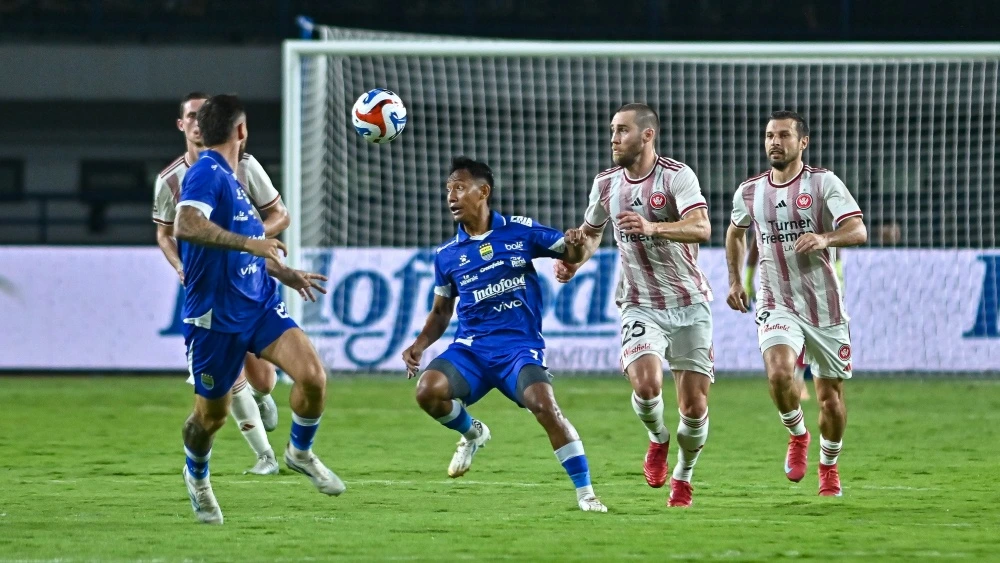 Jadwal Super League Pekan Pertama: Dibuka Persebaya Vs PSIM, Persib Tantang Semen Padang Persib Bandung saat melawan Western Sydney Wanderers dalam laga uji coba.