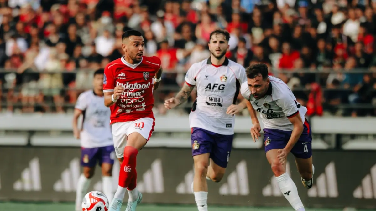 Pertandingan Bali United vs Persik Kediri.