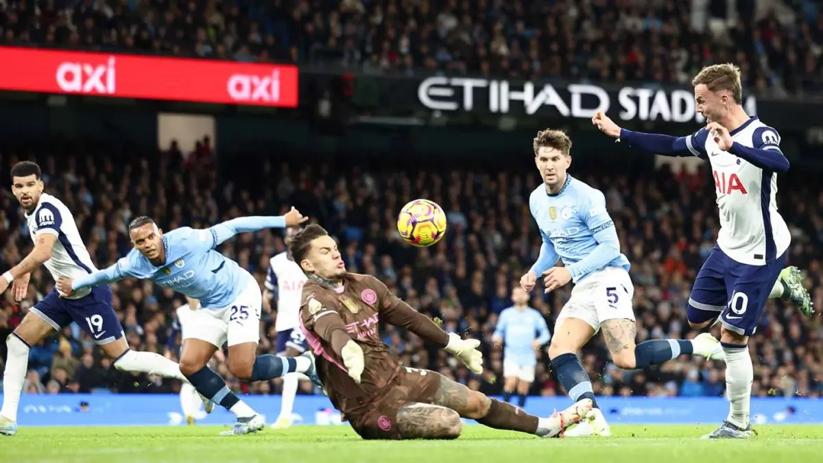 Pertandingan Man City vs Tottenham di Liga Inggris 2024/2025.