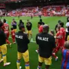 Guard of Honor Crystal Palace untuk Liverpool sebagai juara Liga Inggris.