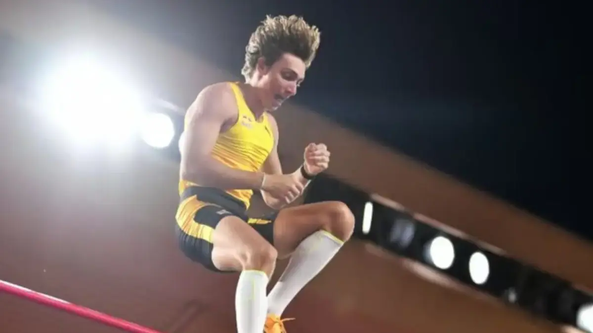 Mondo Duplantis Pecahkan Rekor Dunia Lompat Galah untuk ke-13 Kalinya di Budapest Mondo Duplantis Pecahkan Rekor Dunia Lompat Galah untuk ke-13 Kalinya di Budapest