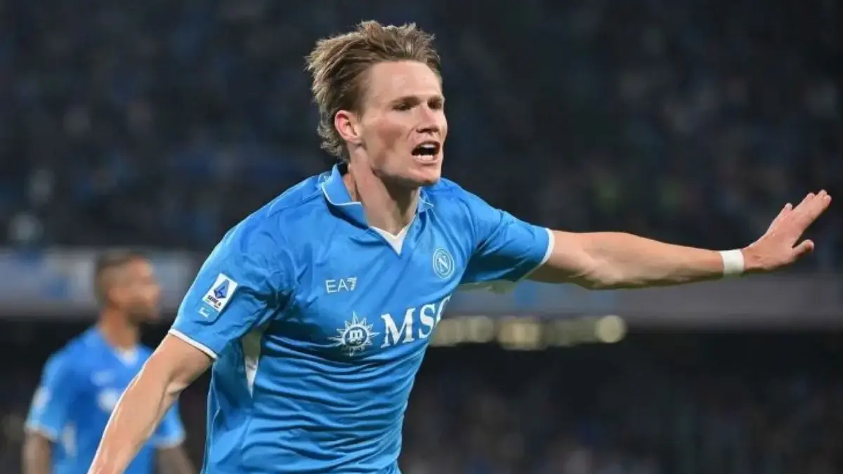 Napoli Awali Musim Serie A dengan Kemenangan 2-0 atas Sassuolo Napoli Awali Musim Serie A dengan Kemenangan 2-0 atas Sassuolo