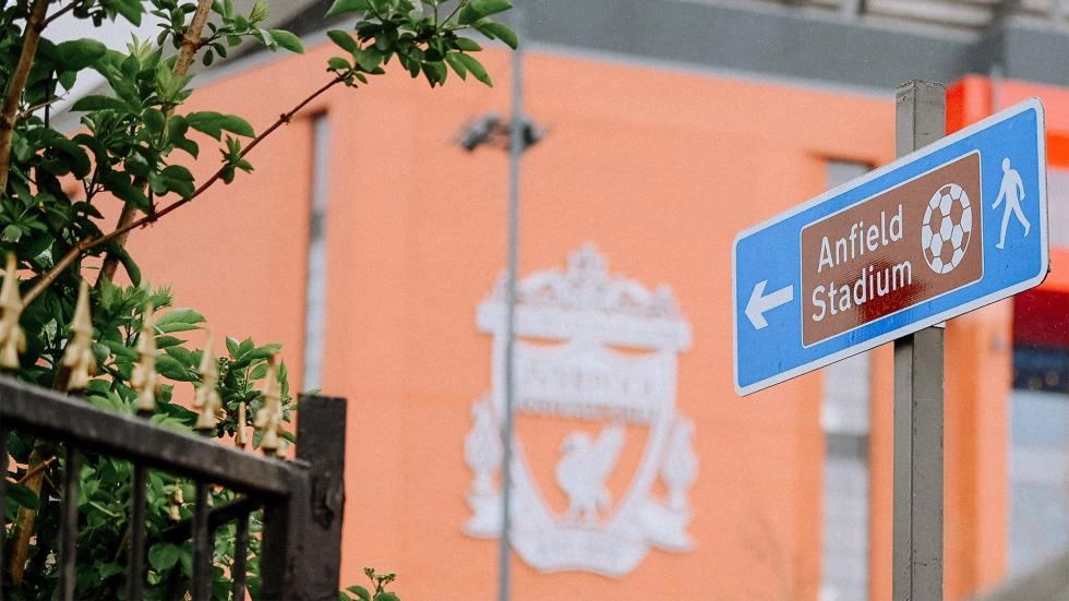 Stadion Anfield kandang Liverpool.