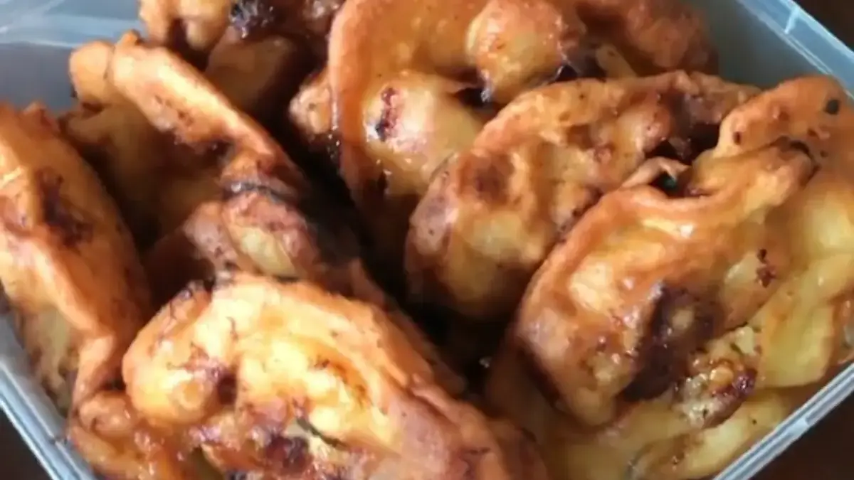 Harga Fantastis Pisang Goreng Pinkan Mambo: Jalur Cepat, Per Kotak, dan Sebiji Semahal Itu Pisang goreng manis dagangan Pinkan Mambo.
