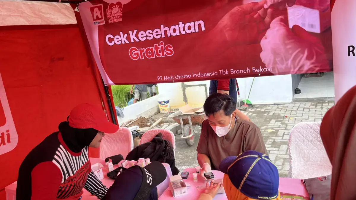 Ratusan Warga Ikuti Cek Kesehatan Gratis di Alfamidi Podomoro Super Bandung