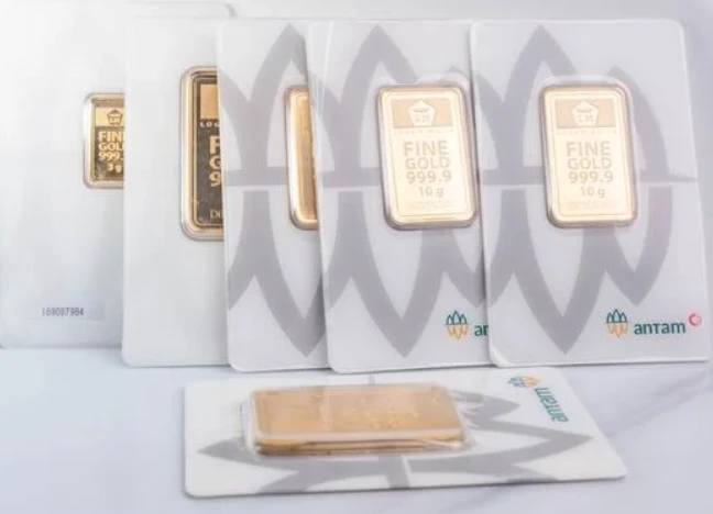 Harga Emas Antam Turun Rp7.000 ke Rp1,943 Juta per Gram
