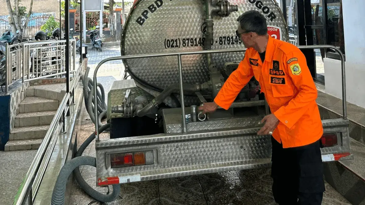 Atasi Kekeringan, BPBD Distribusikan Air Bersih untuk Masyarakat di Kabupaten Bogor 