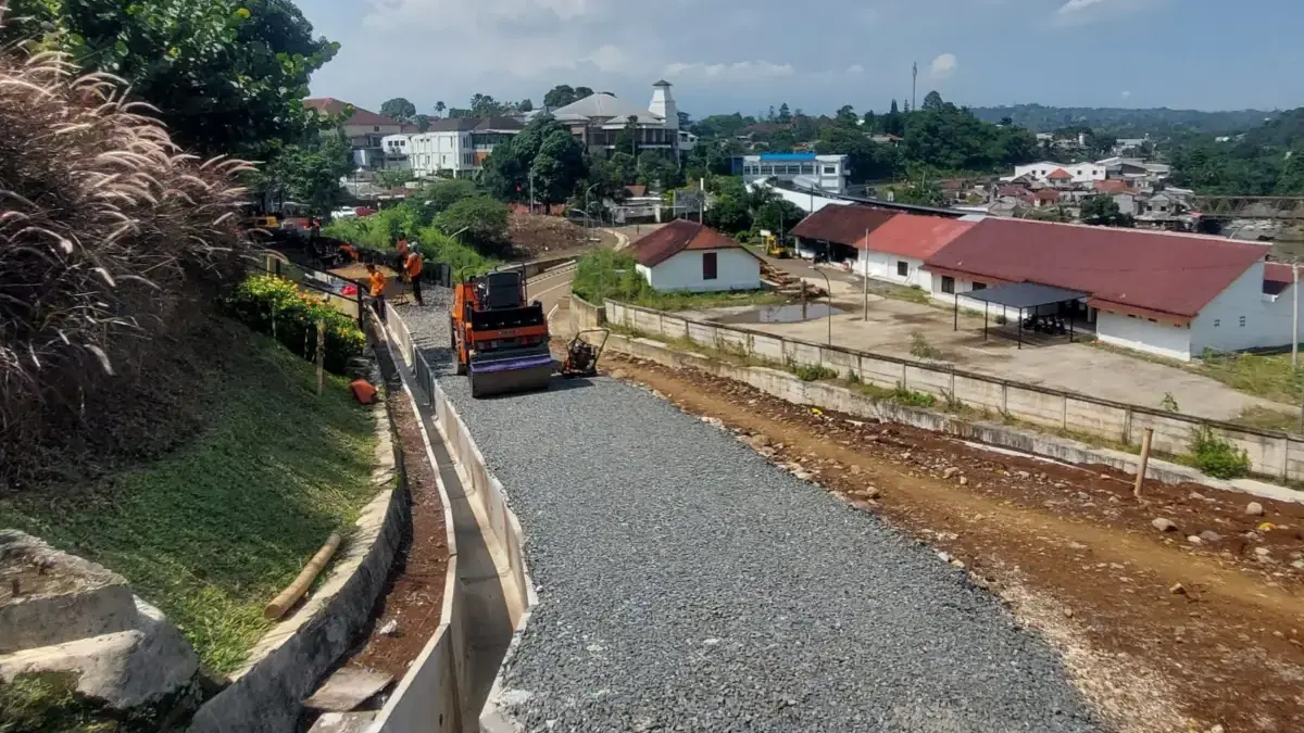 Warga Sumringah! Jalur Sementara di Batutulis Bogor Ditargetkan Rampung 14 Hari Warga Sumringah! Jalur Sementara di Batutulis Ditargetkan Rampung 14 Hari