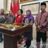 Gubernur Jawa Timur Khofifah menghadiri Gala Dinner Pekan Olahraga dan Seni Mahasiswa (PORSENASMA) V Perguruan
