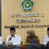 Wakil Menteri Agama Romo Muhammad Syafii menghadiri kegiatan pembinaan untuk guru-guru Madrasah Tsanawiyah Ne