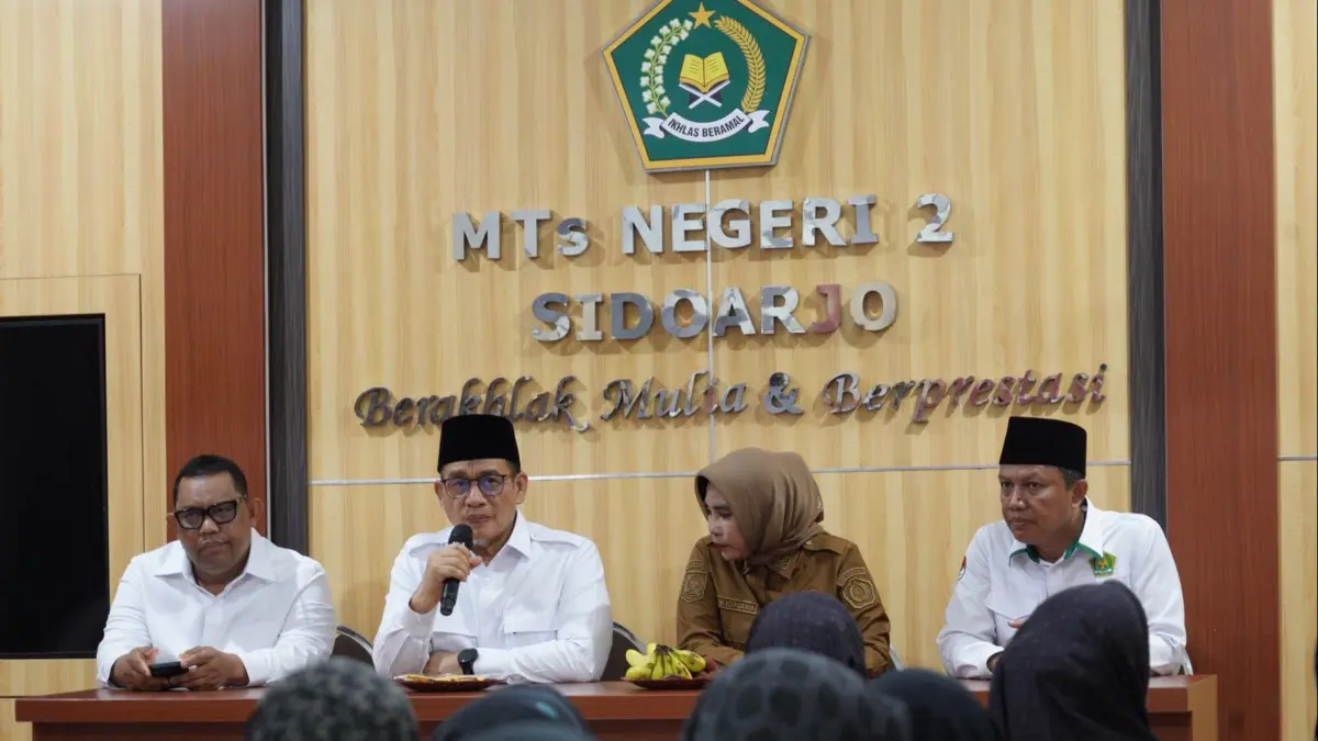 Wakil Menteri Agama Romo Muhammad Syafii menghadiri kegiatan pembinaan untuk guru-guru Madrasah Tsanawiyah Ne