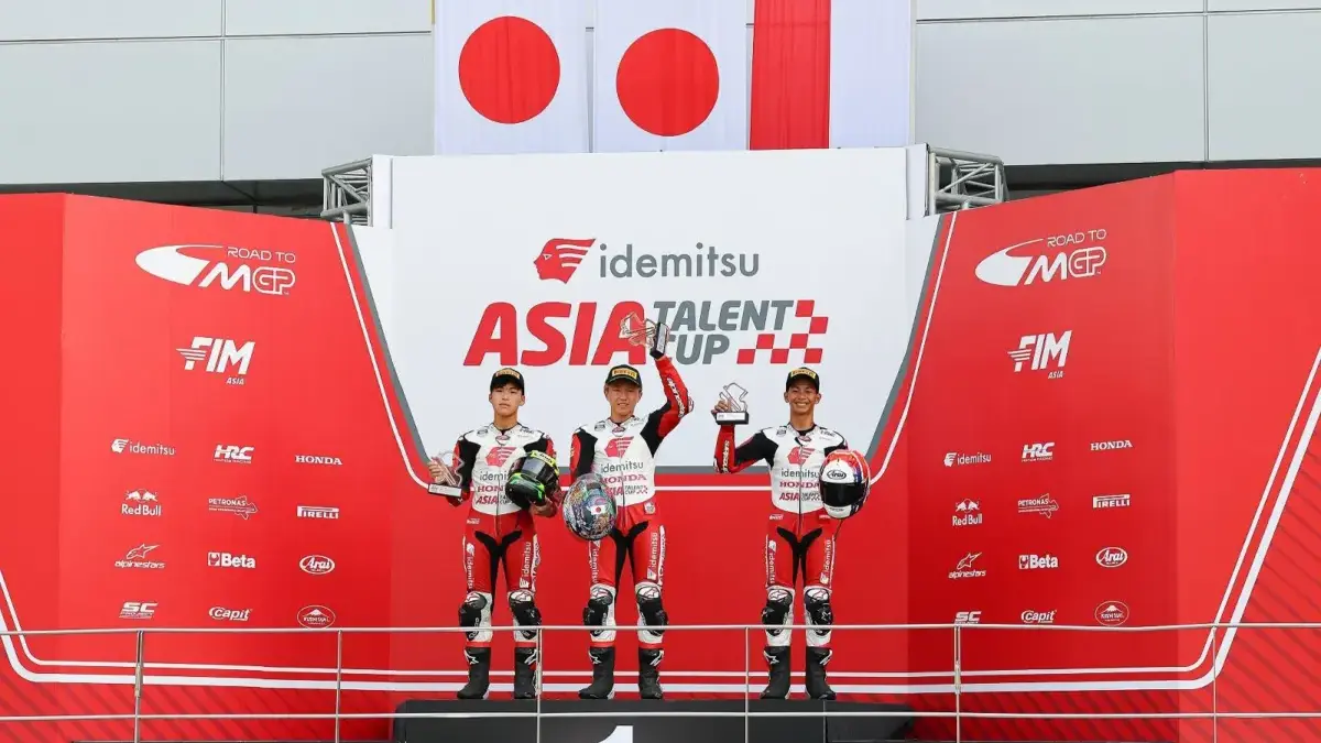 Melesat Kencang di IATC Malaysia, Binaan Astra Honda Back To Back Podium Pebalap binaan PT Astra Honda Motor (AHM) Badly Ayatullah (kanan) berhasil meraih podium ketiga p