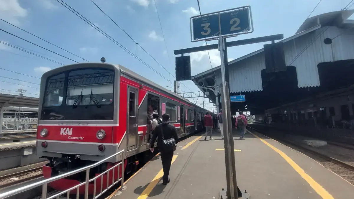Layanan Commuter Line Bogor-Jakarta Terganggu Akibat Anjloknya KRL di Stasiun Jakarta Kota, KAI Sampaikan Maaf