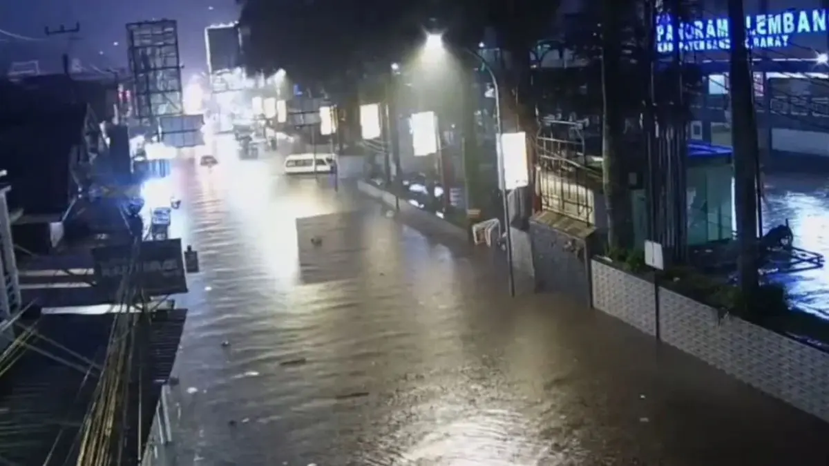 Jalan Panorama dan Maribaya Masih Dilanda Banjir, Warga Kritik Solusi Pemda yang Setengah Hati Jalan Panorama dan Maribaya Masih Dilanda Banjir, Warga Kritik Solusi Pemda yang Setengah Hati