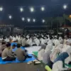 Ratusan orang berkumpul di halaman Mapolres Banjar pada Minggu (10/8/20205) malam, doa dan dzikir bersama seba