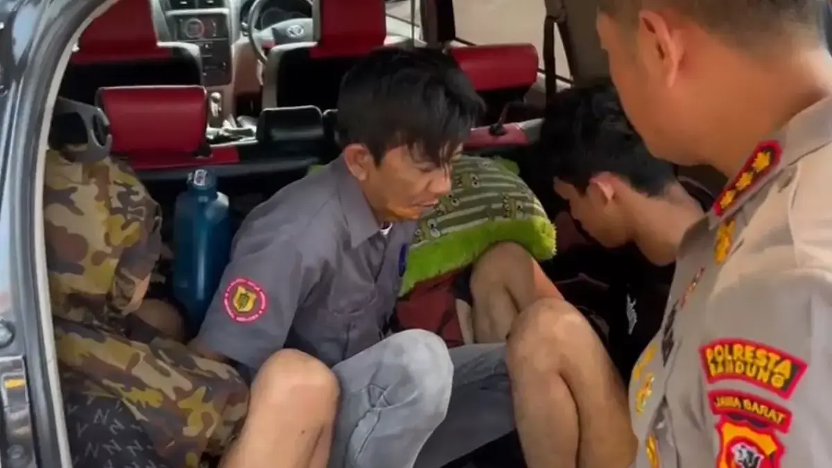 Mayat Remaja Ditemukan di Dekat Stadion Si Jalak Harupat Bandung, 3 Orang Jadi Tersangka Pembunuhan Mayat Remaja Ditemukan di Semak Dekat Stadion Si Jalak Harupat, Tiga Orang Jadi Tersangka