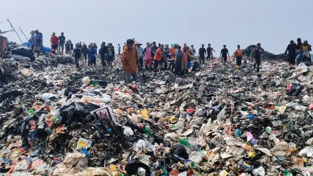 Tertimbun Longsor Sampah di TPAS Galuga, Operator Alat Berat Meninggal Dunia!