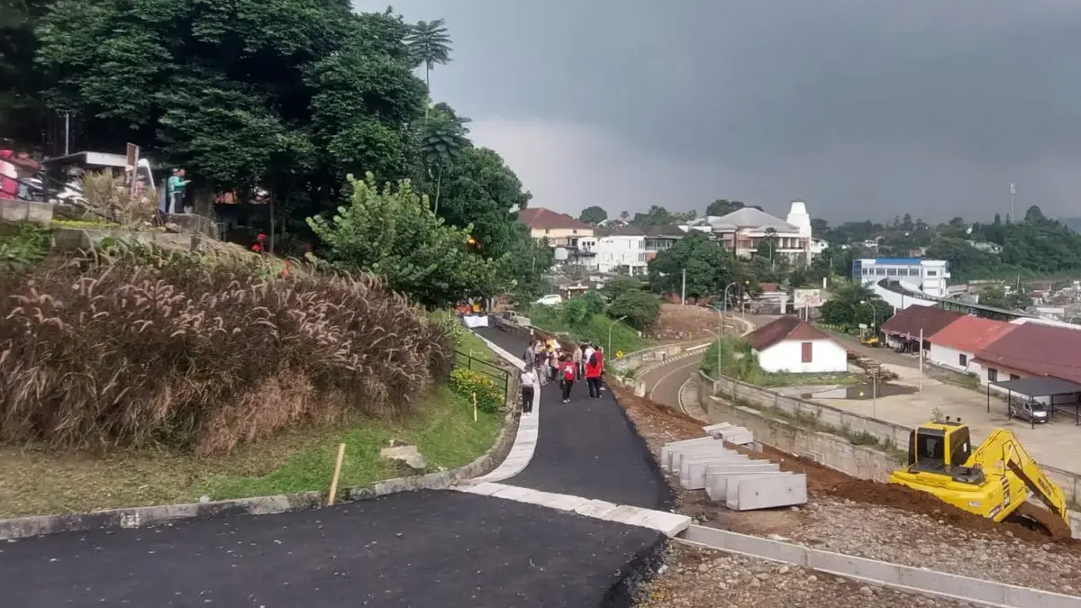 Targetkan Batutulis Dibuka Kembali, Pemkot Bogor: 10 Hari Lagi, Bisa Dilalui Roda Dua Jalan Batutulis, Bogor Selatan, Kota Bogor, memasuki tahap akhir perbaikan dan segera dibuka untuk kendaraan