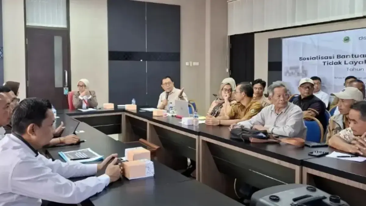 Dilarang Jual Lahan Pemakaman Umum! Disperkim KBB Ultimatum 165 Kades Kepala Disperkim KBB, Anni Roslianti saat menggelar rapat larangan menjual atau memperjualbelikan lahan pemaka
