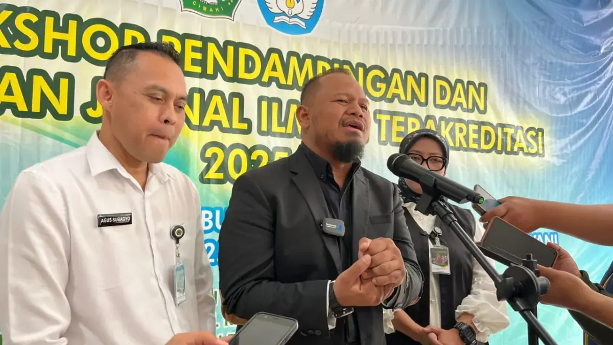 Workshop Pendampingan dan Peningkatan Jurnal Ilmiah Terakreditasi 2025 pada 11–13 Agustus 2025 di Aula FISIP U
