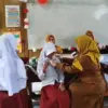 Bulan Imunisasi Anak Sekolah, Ratusan Siswa SD di Cimahi Terima Vaksin Campak MR dan HPV
